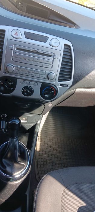 Vand Hyundai i20 benzina, an 2012