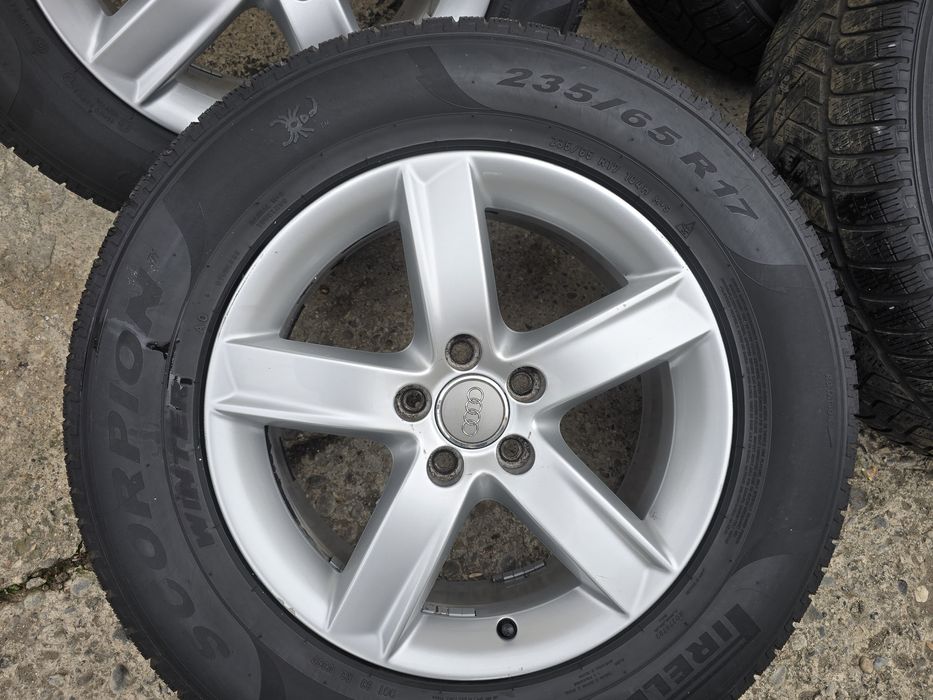 Jante aliaj Audi Q5 Anvelope Iarnă M+S 235/65R17 6mm Pirelli