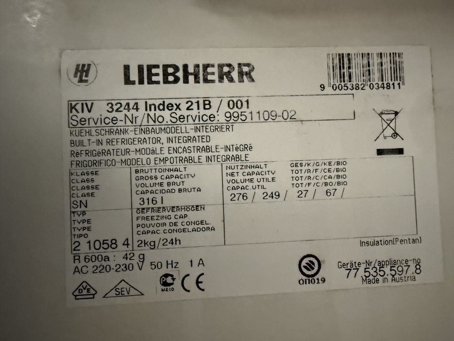 Хладилник Liebherr за вграждане + шкаф