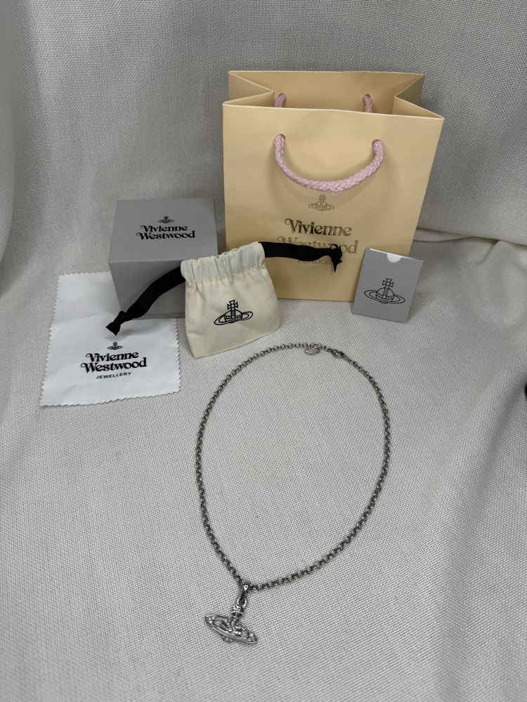 Colier Vivienne Westwood ”mini bas relief” argintiu, pietricele