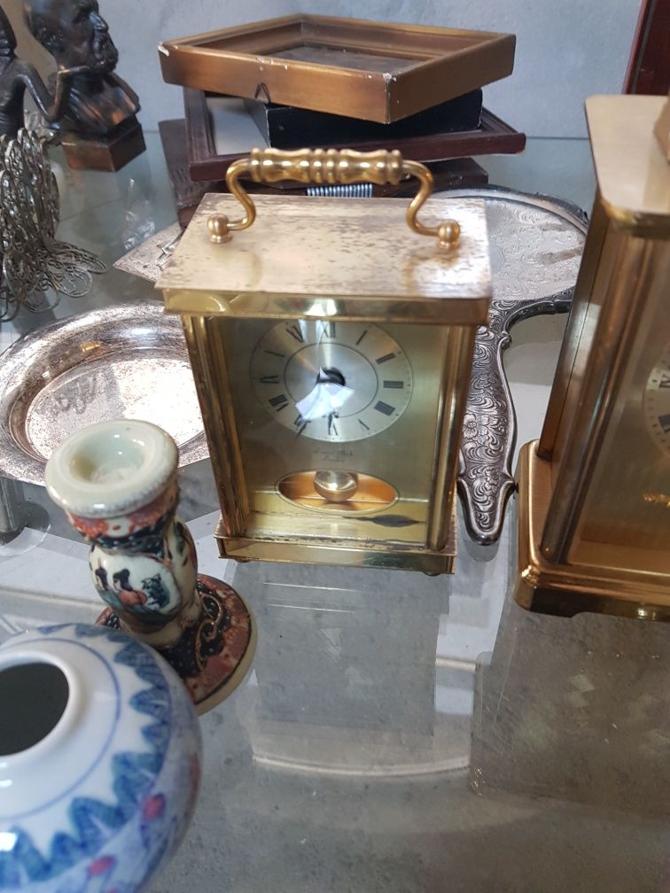 Două ceasuri de masă din