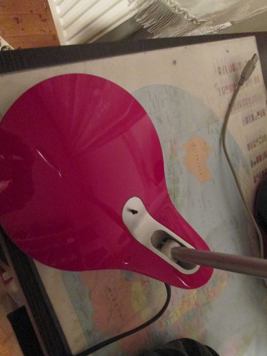 veioza  rosie de birou noua