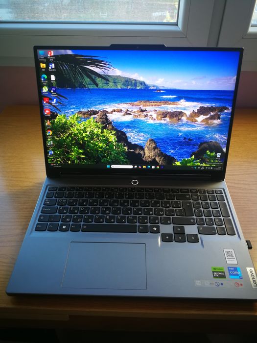 Лаптоп Lenovo Legion 5 16IRX9 с Windows 11 Pro-лицензиран