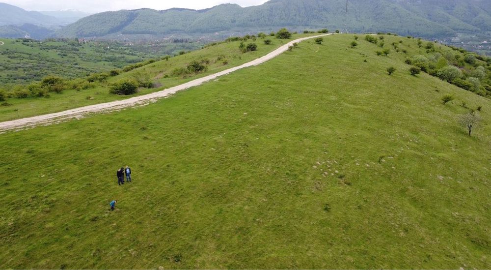 Teren de vânzare ideal pentru camping sau cabane in linistea naturii
