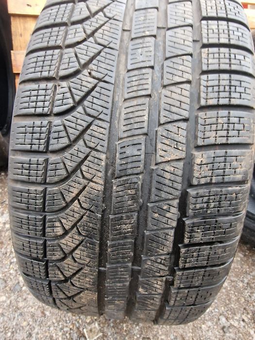 Anvelopă 275/40R19 marca Pirelli, M+S,DOT 2023,P Zero