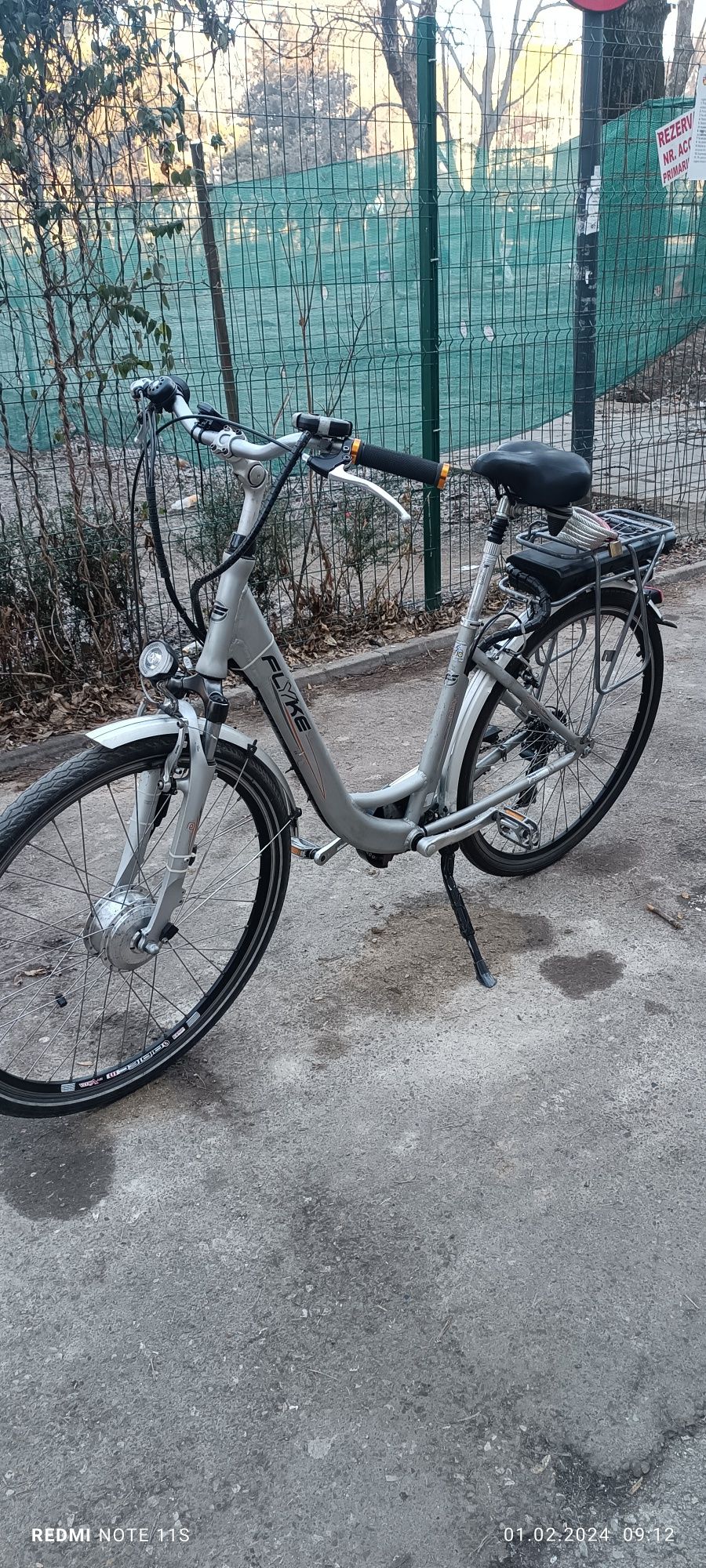 Bicicleta electrica 36v cu baterie,incarcator si cheie blocare baterie