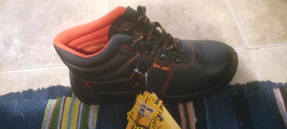 Работни обувки за строителството и др.