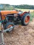 Tractor Fiat 411 plus accesorii.