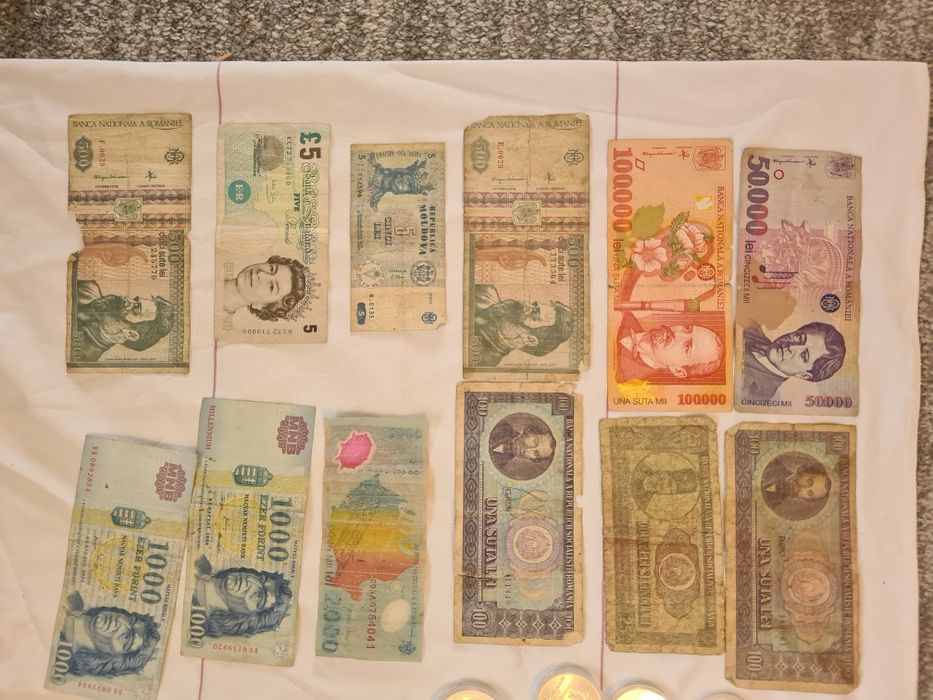 Vind monede si bagnote vechi.