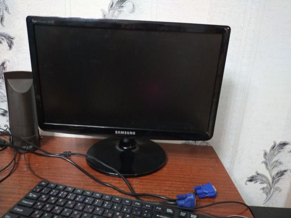 Продам монитор Samsung S19B300N