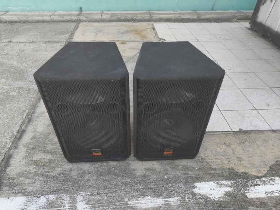 Vând boxe profesionale