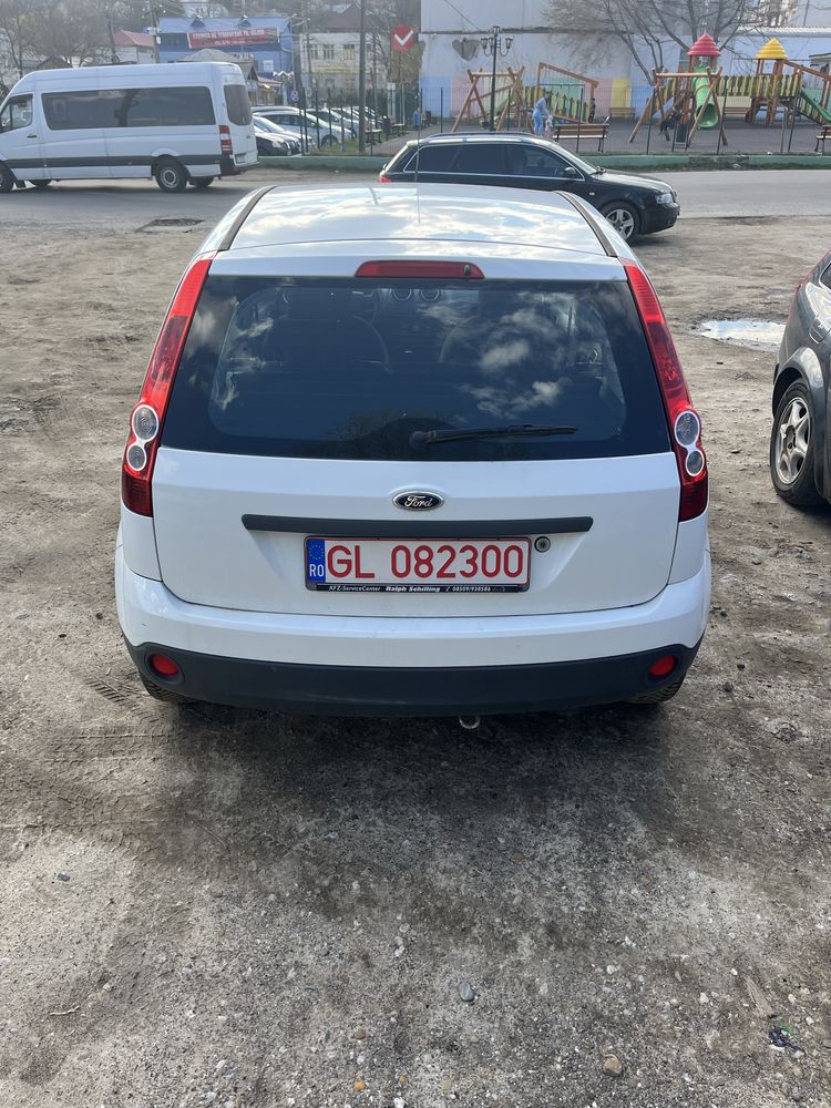 Vand ford fiesta 1.3 benzina