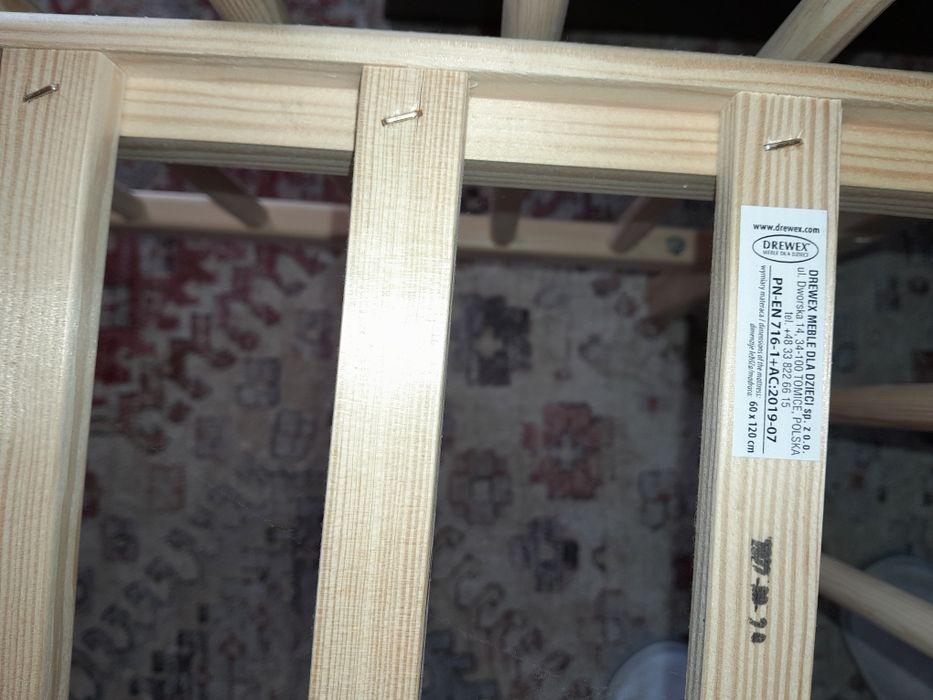 Pătuț din lemn pentru bebeluși