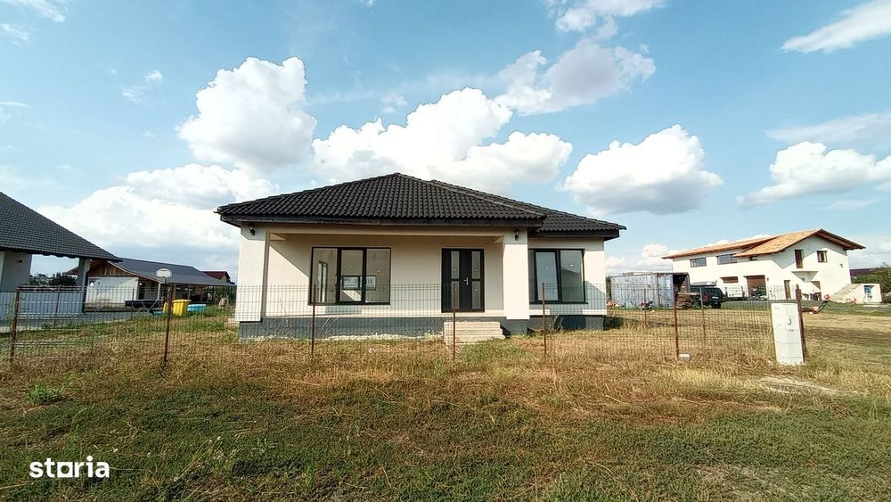 Casă nouă spațioasă cu teren mare Zimandcuz
