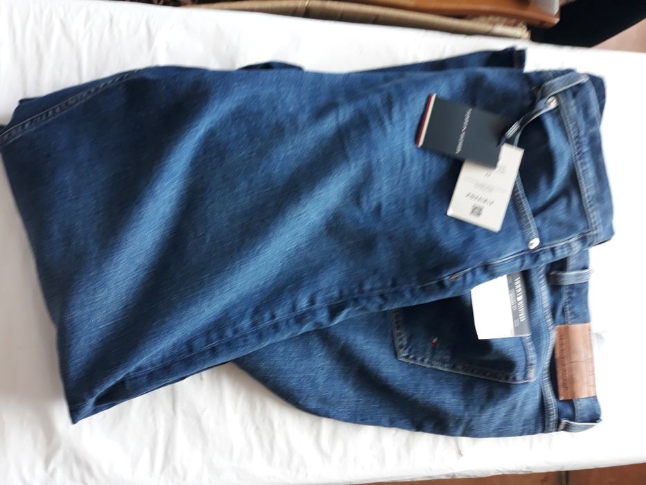 Blugi batal Tommy Hilfiger nr 50/36 originali