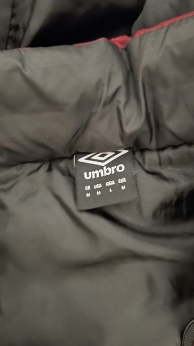 Оригинална грейка (Елек) Umbro на перфектна цена!