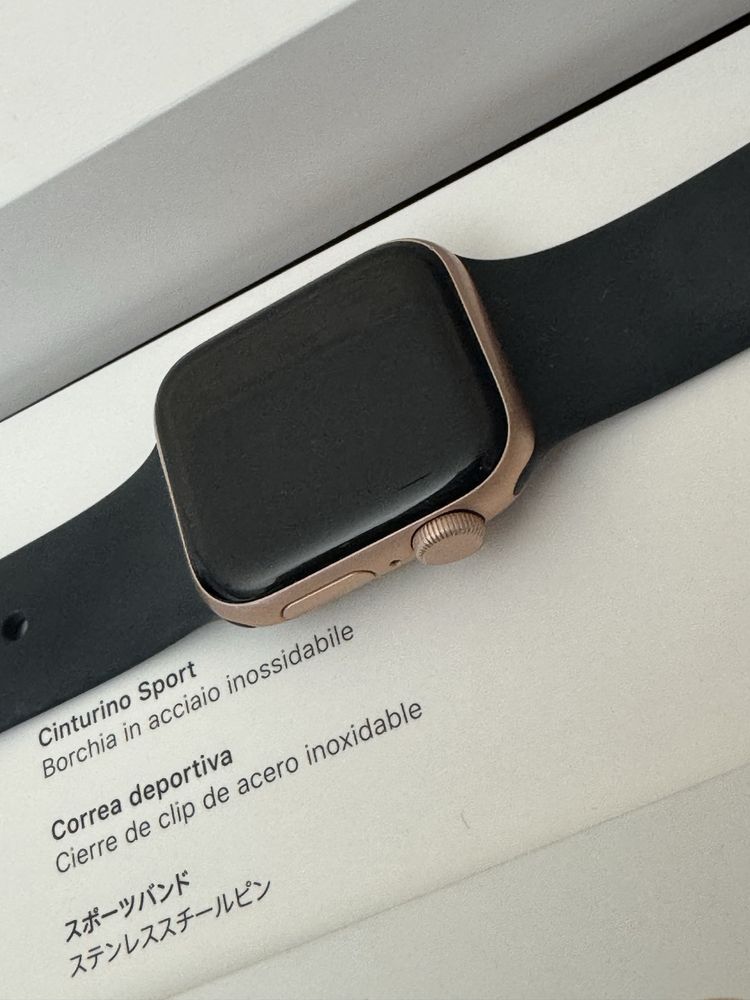 Apple watch SE 40mm gold