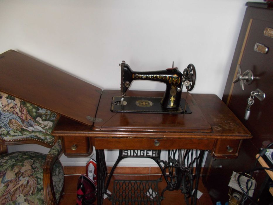 Mașină de cusut Singer