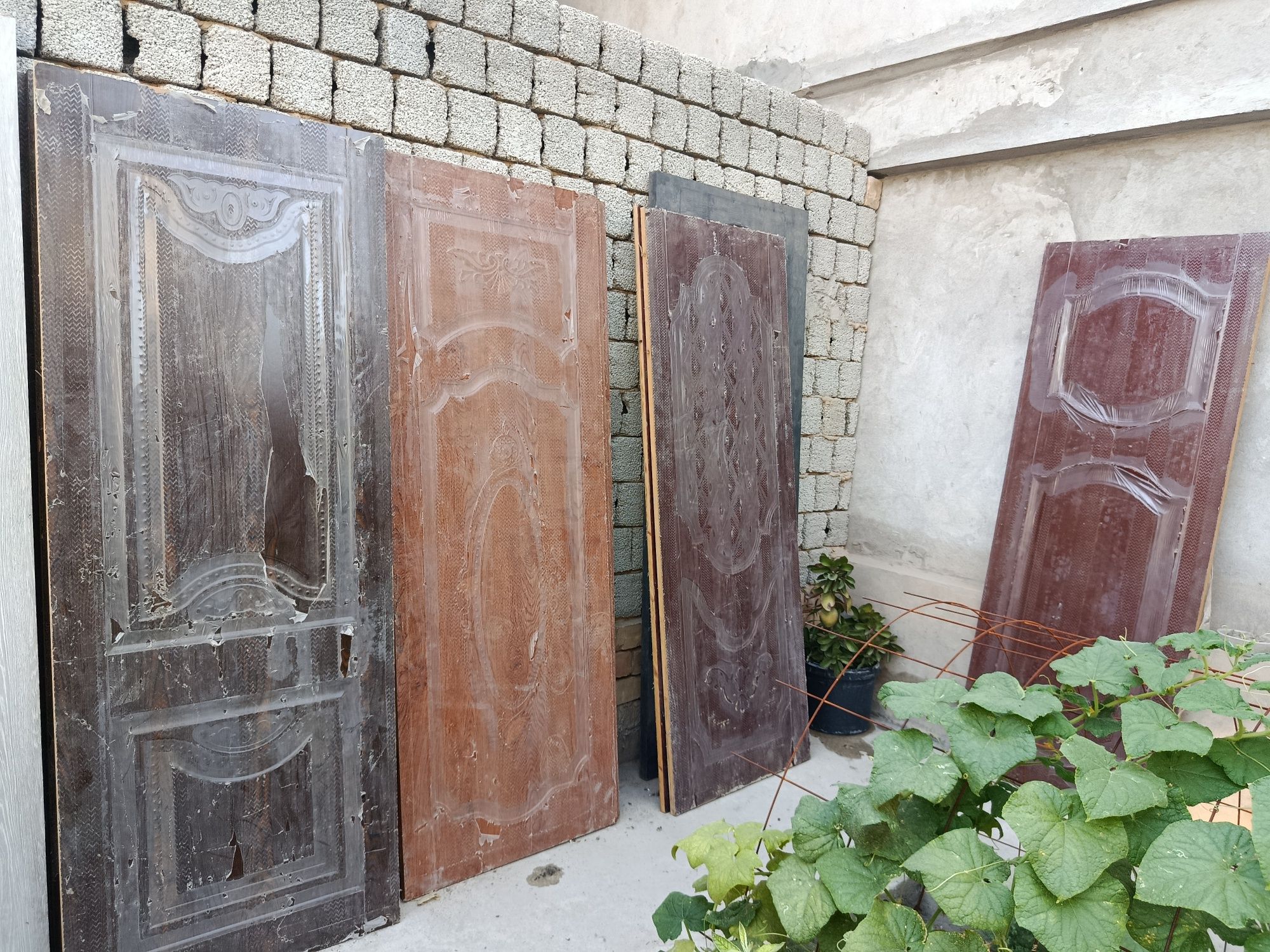 Продается между комнатные двери