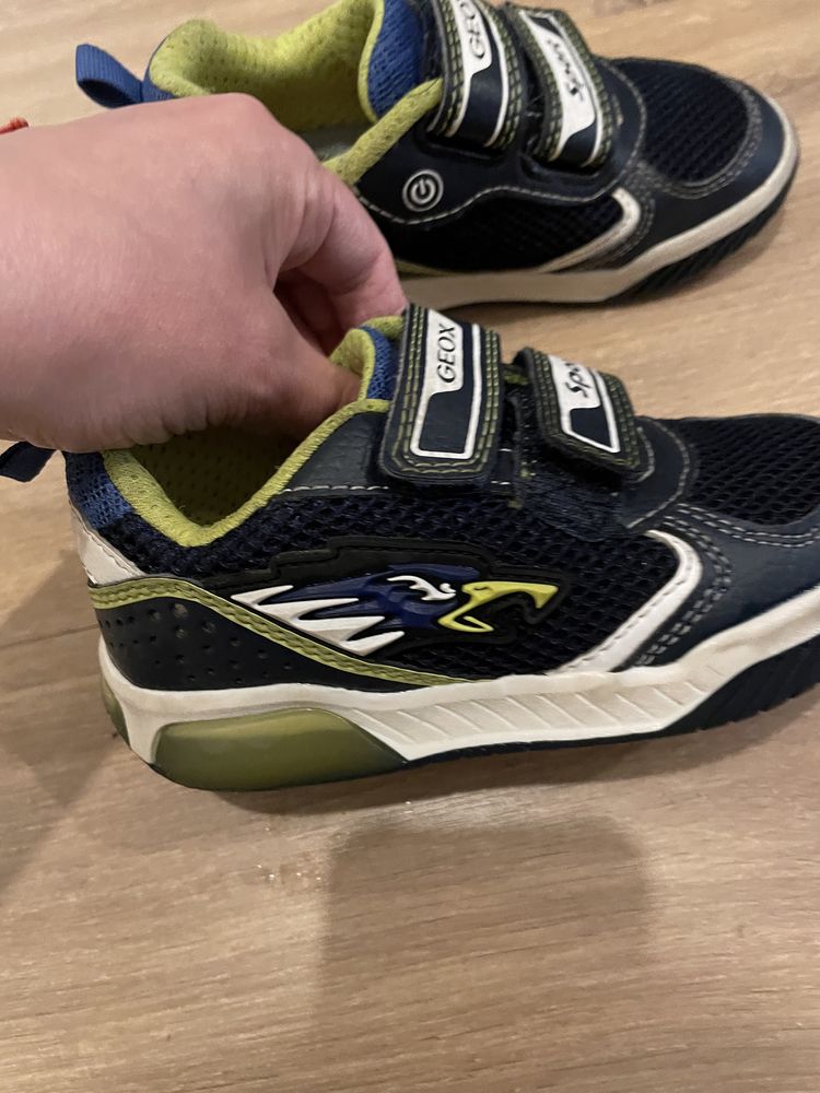 Adidasi/Pantofi Geox, marimea 26 cu leduri
