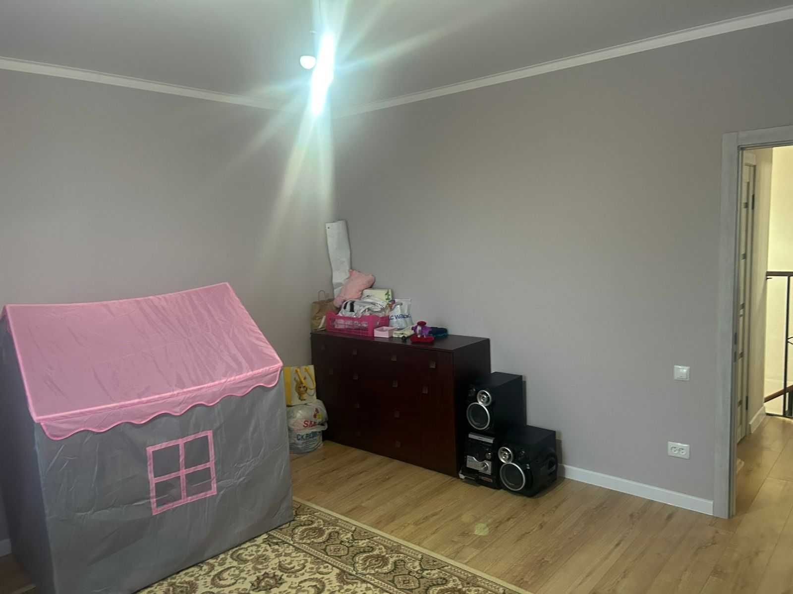 В продаже коттедж, двухуровневый дом 330 кв.м.