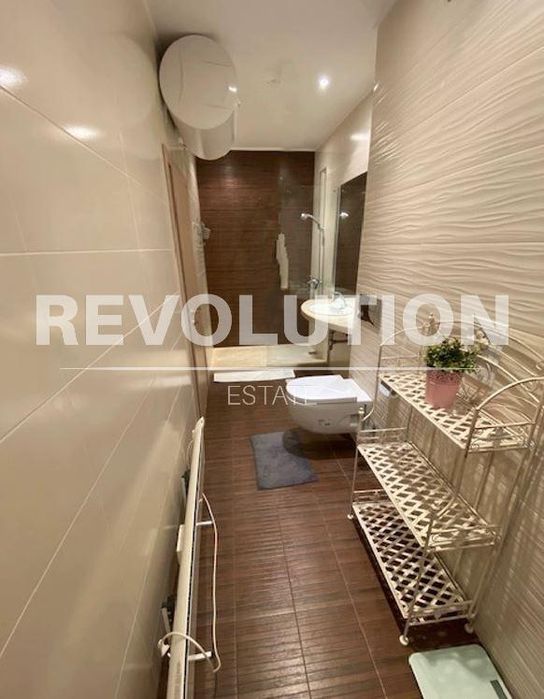 Тристаен апартамент в м-т района на Ален Мак!