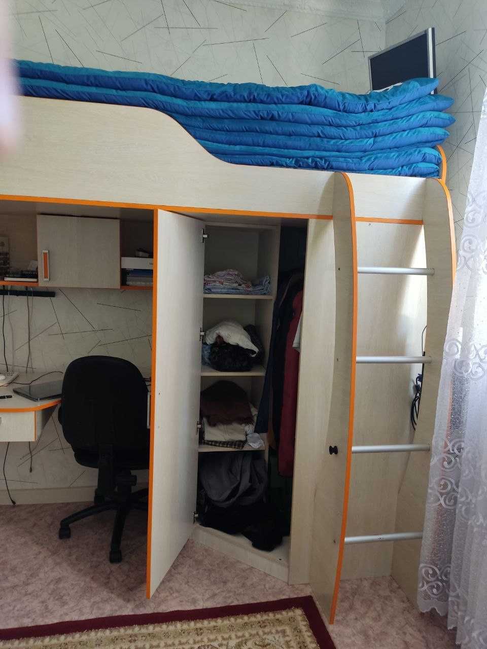 двухъярусный кровать с отдельно шкафом