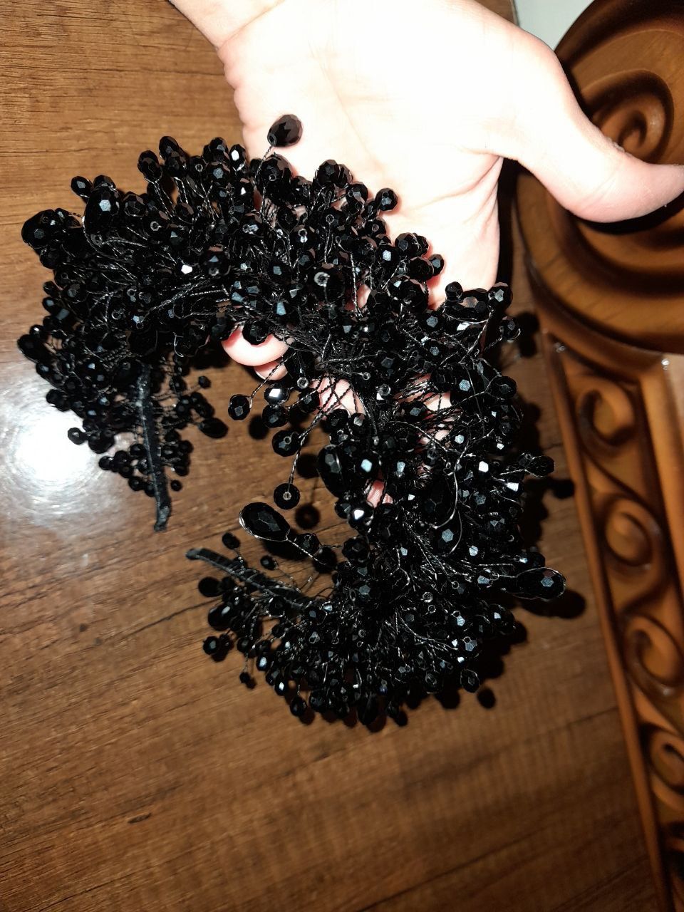 Diadema qora xrustal toshli taqinchoq