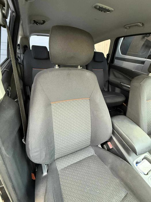 Masina cu numere rosii Ford S Max 2006