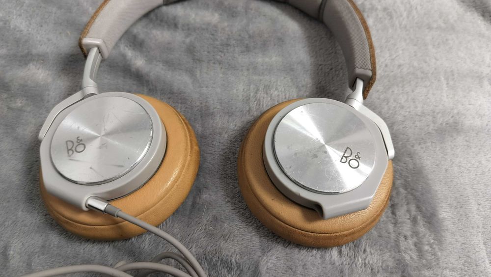 Casti cu fir Over Ear Bang & Olufsen BeoPlay H6