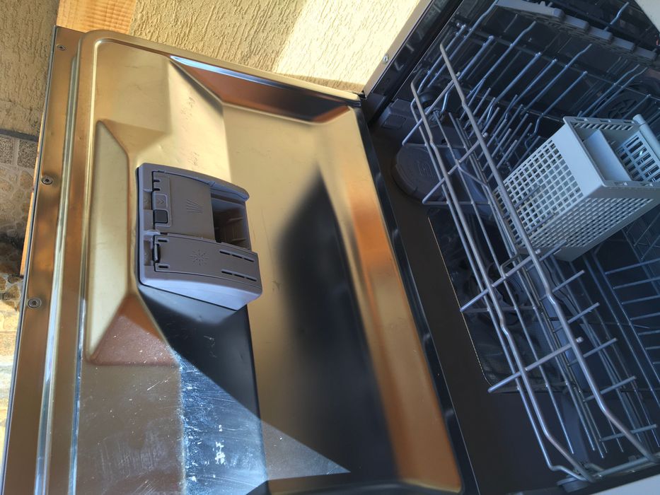 Съдомиялна машина малък формат Бош