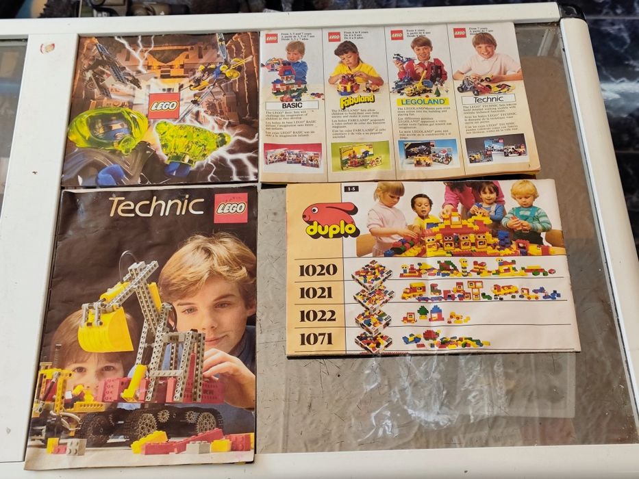 Книжки и каталози на Лего lego