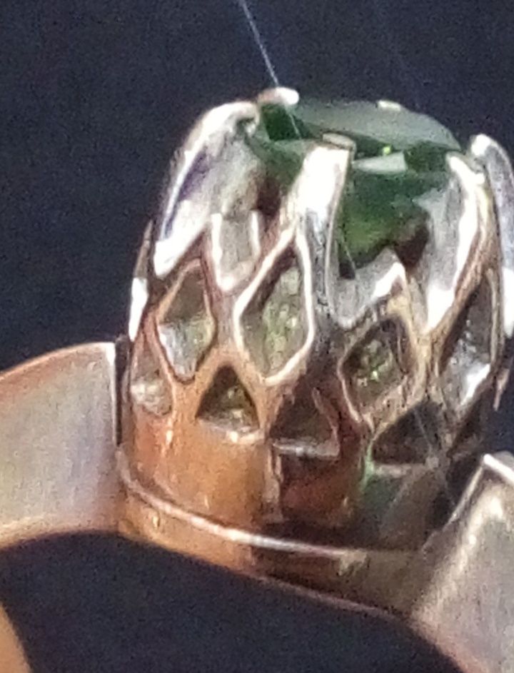 Inel aur 14 kt cu diamant verde 0,32 Ct origine Columbia