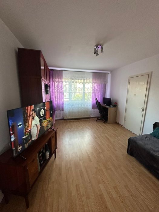 Închiriez apartament