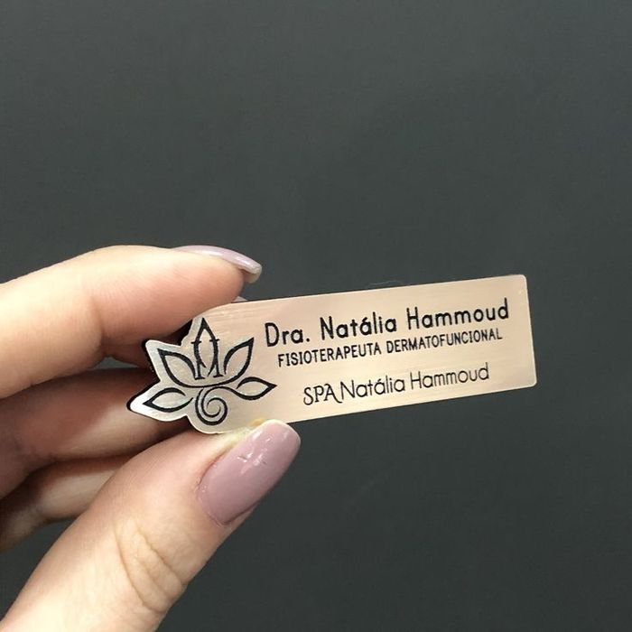 Бейджики под заказ — пластик, акрил, ПЭТ, фанера, нержавейка