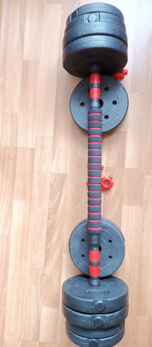 Vând Gantere plus haltera