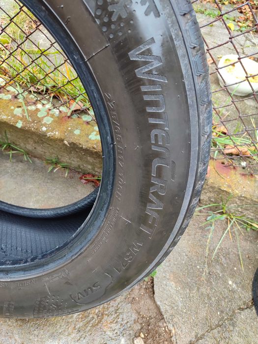 Зимни гуми 225/65/17 Кумхо 200 лв.