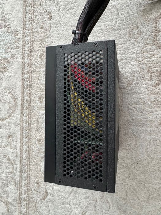 Vand sursa fanless Super Flower Platinum 500W, impecabila