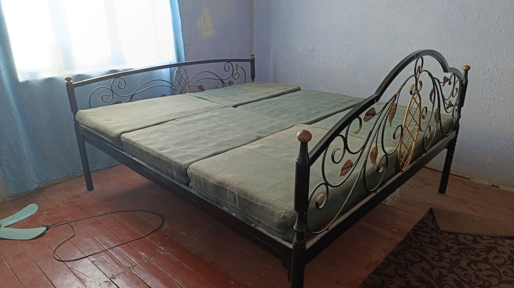 Икки кишилик Темир кровать. Спальня. Сотилади.