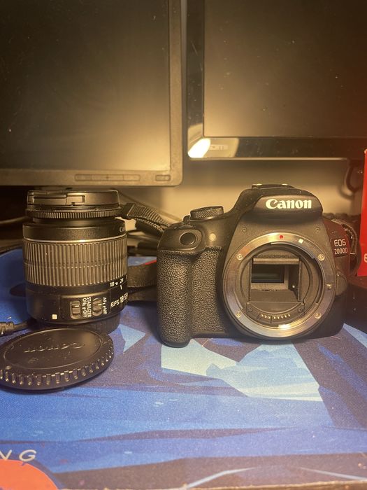 Kit Canon 2000D + Obiectiv 18-55 mm în stare impecabilă