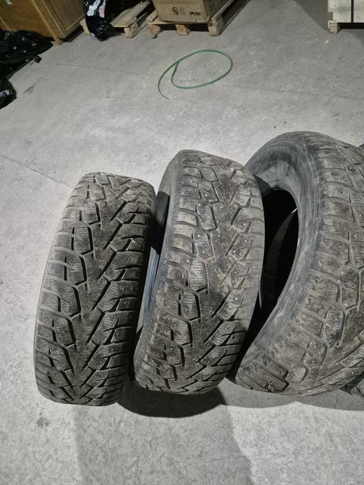 Зимный покрышки  YOKOHAMA 275/65/R17.   3 шт