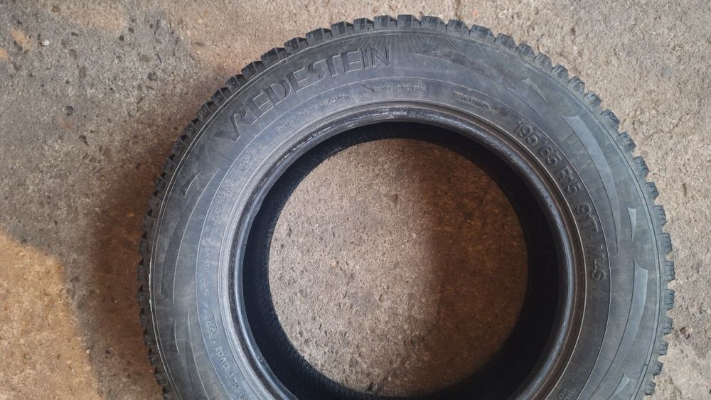 Anvelope iarna de gheata si tapada - cu crampoane second hand