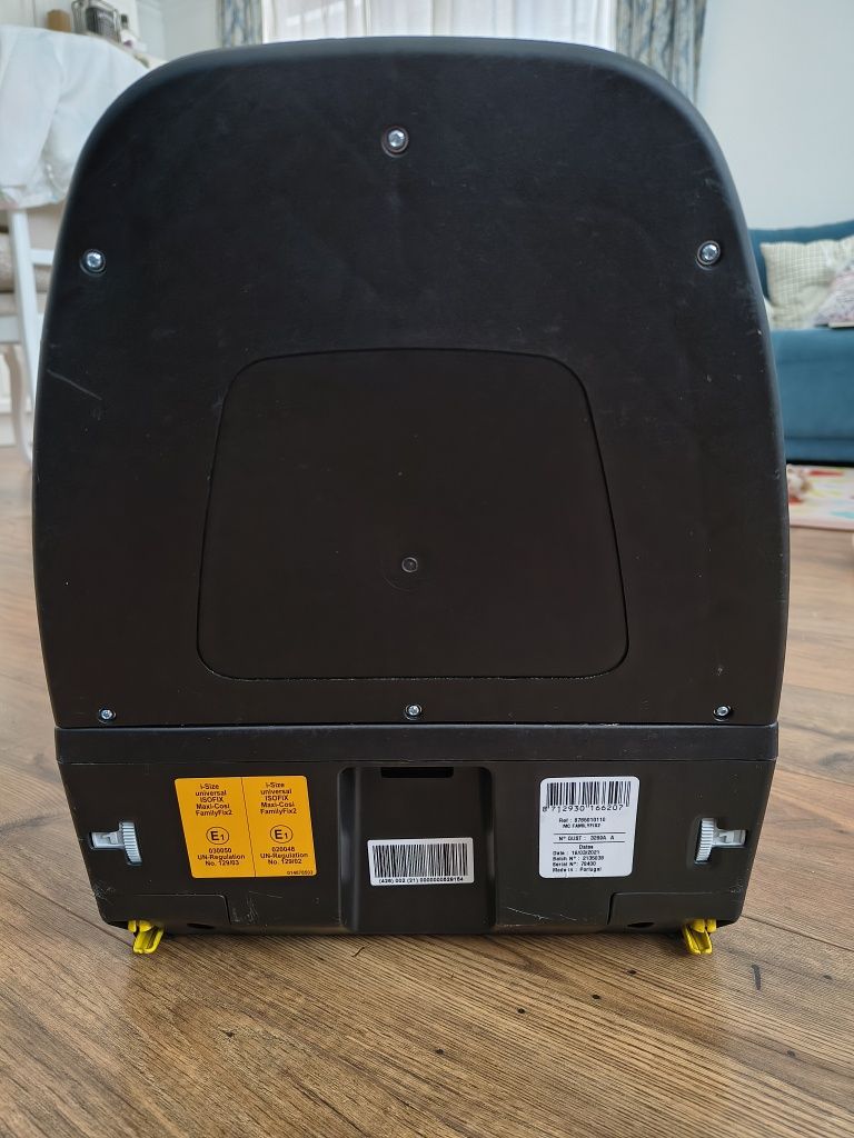 Столче-кошница за кола Maxi Cosi Pebble Pro + база  isofix FamilyFix 2