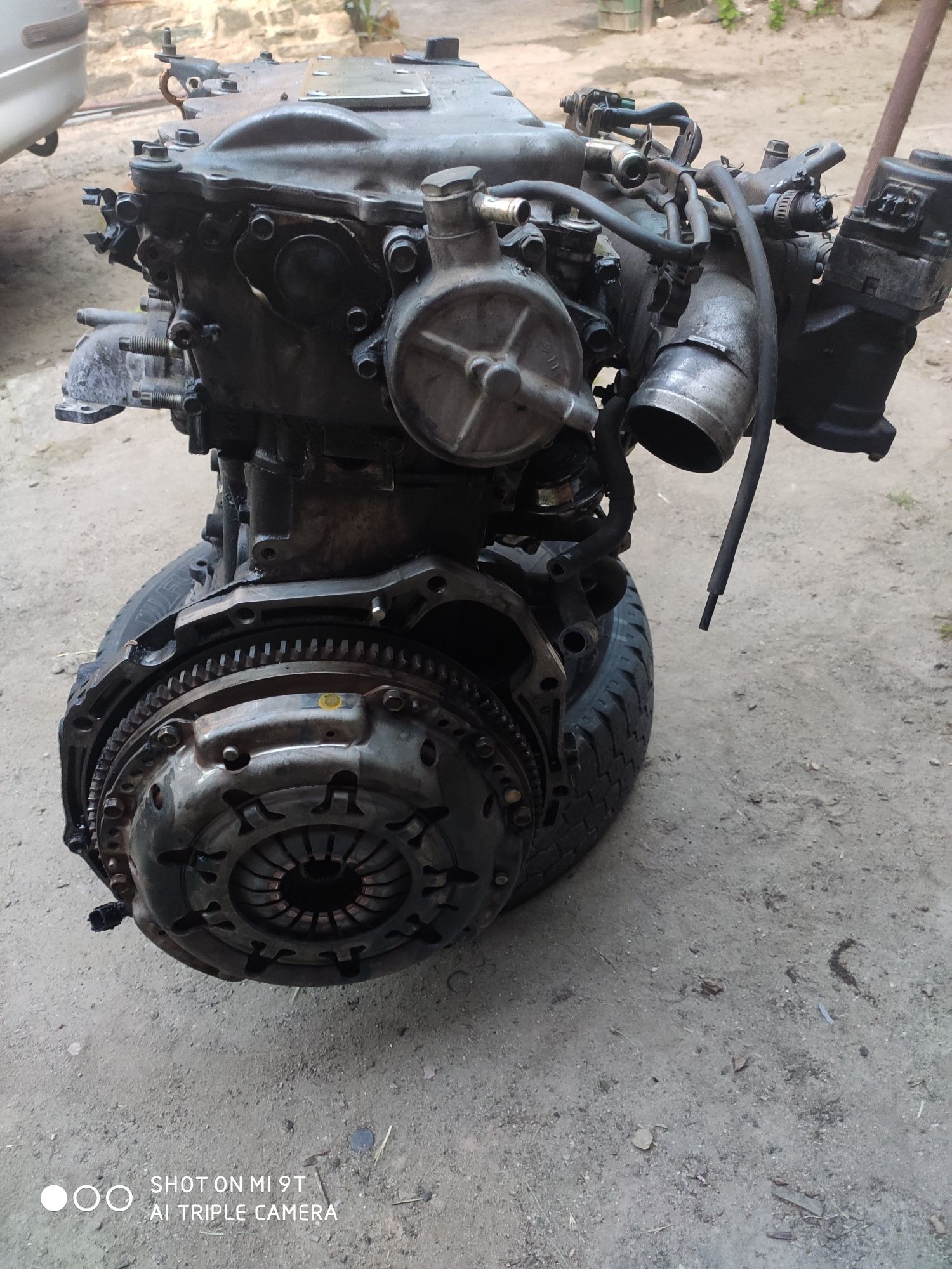 Двигател Nissan Almera Tino 2.2di