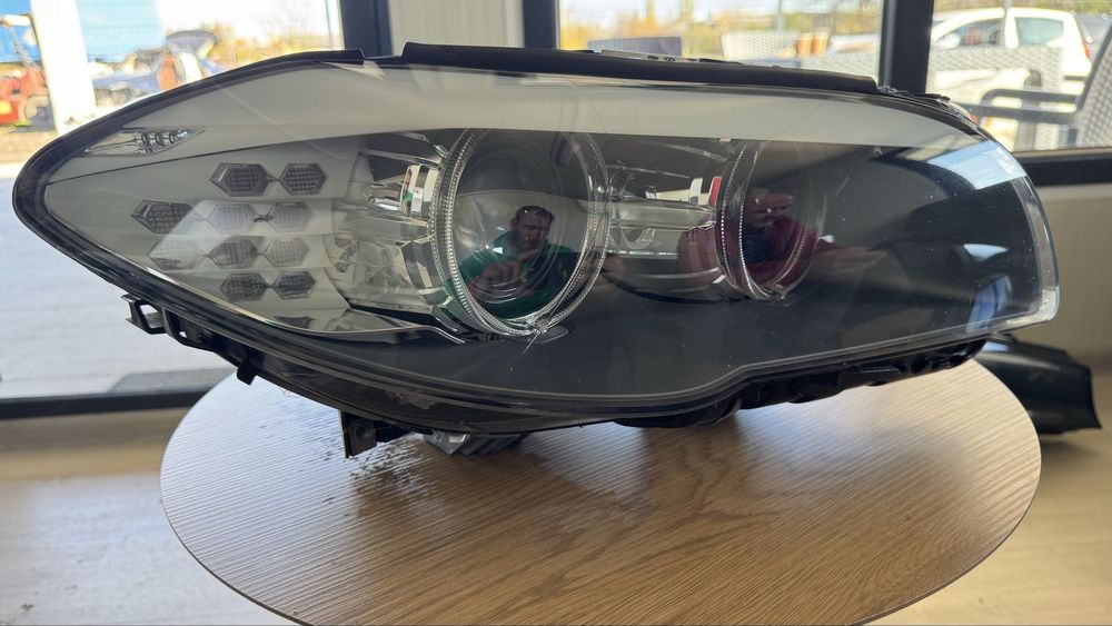 BMW F10 Десен Фар обурудван