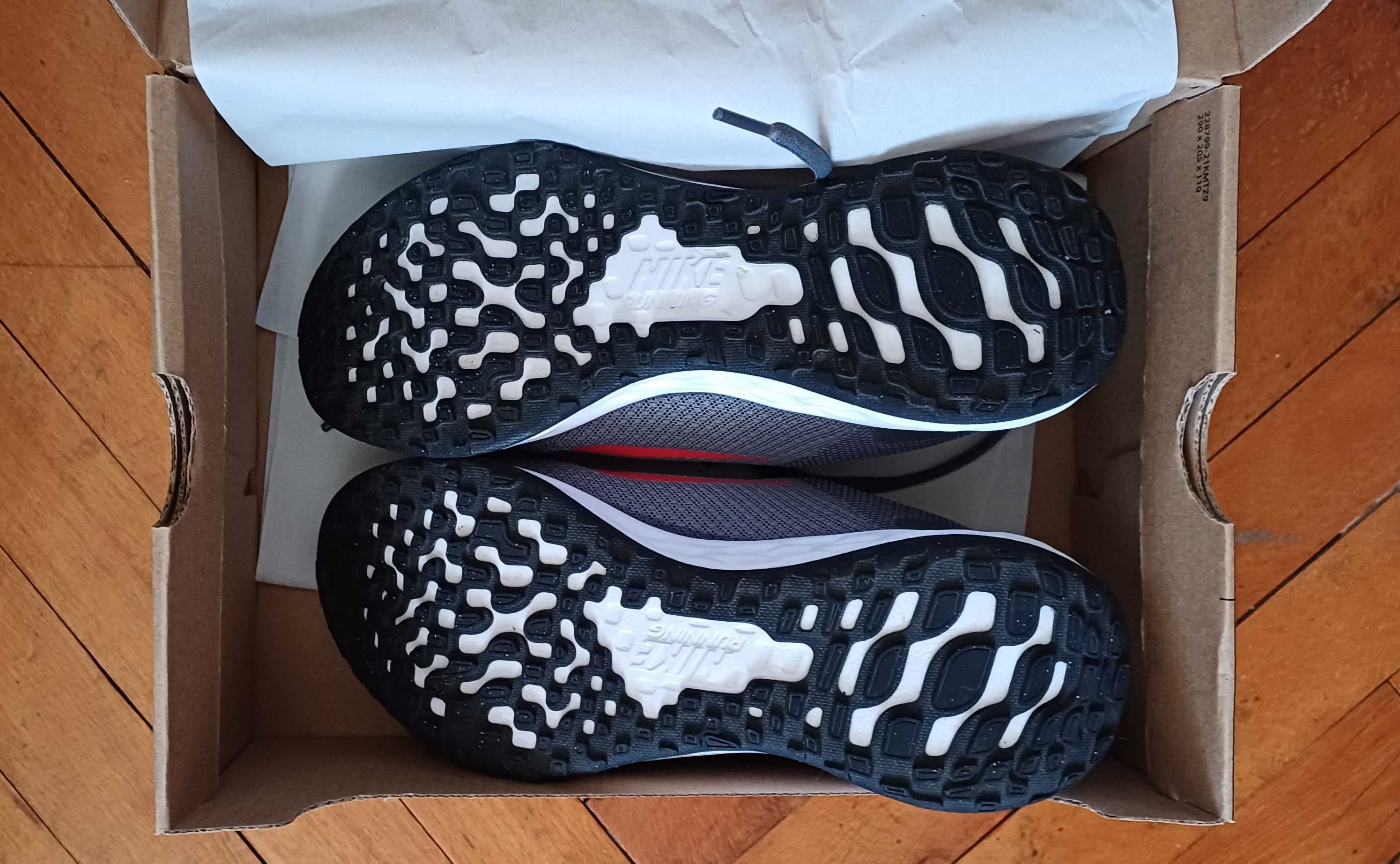 Продавам оригинални маратонки Nike.