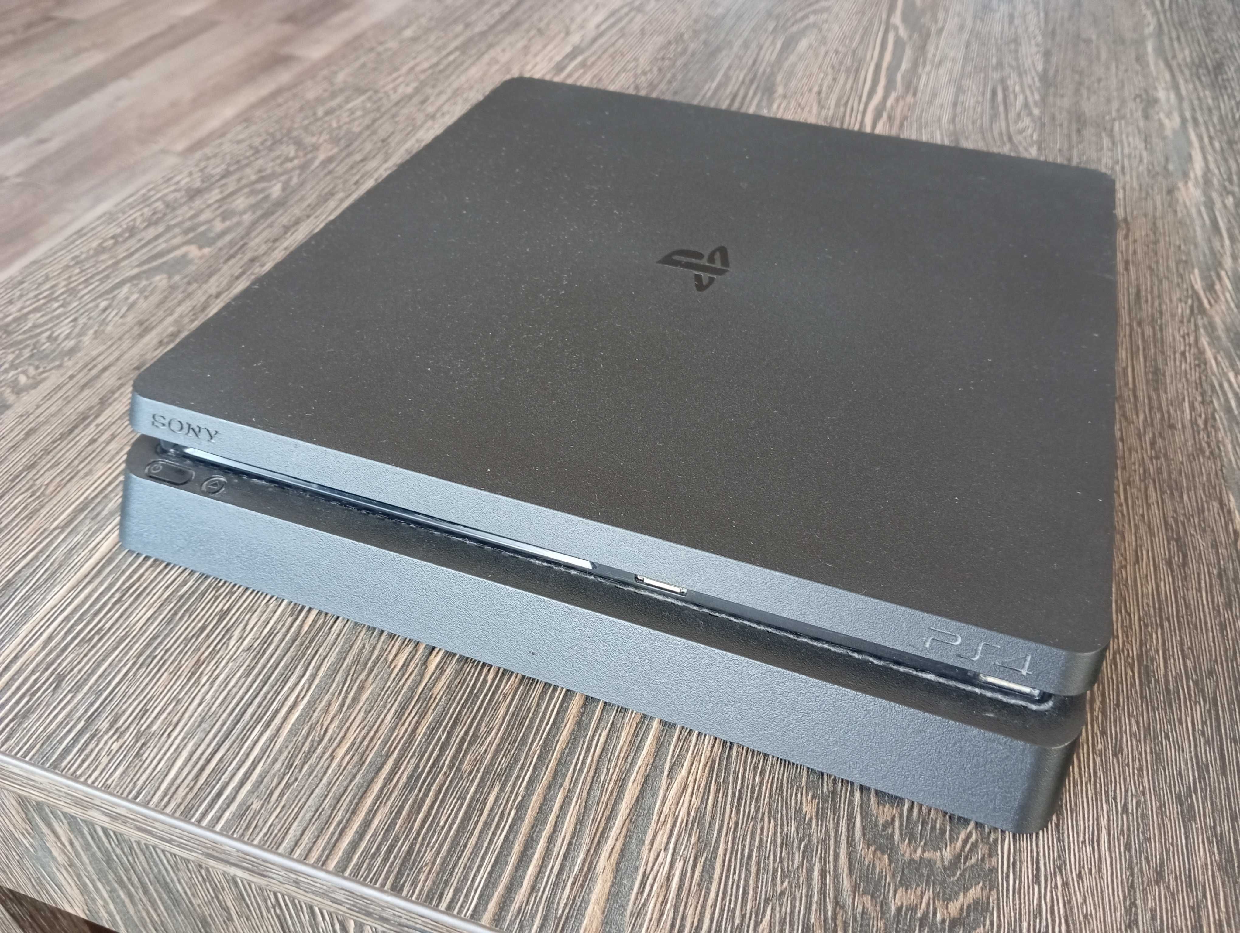 PlayStation 4 Slim черен цвят