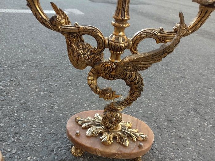 Superb set de 2 sfeșnice din bronz decorate cu dragoni și baza din mar