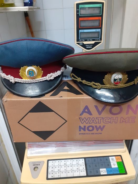 Продавам нови в. каски и газ.фенери.Дрехи старшинство и кепета.