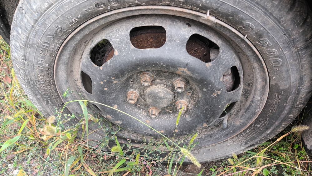 Vand caucicuri 185 55 R15 M+S cu ianta cu tot!